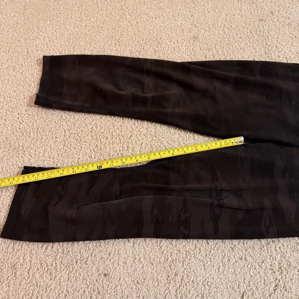 lululemon athletica Cropped Black Camo Leggings - Picture 5 of 7